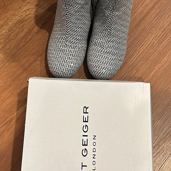 Kurt Geiger Mini Burlington Bootie 12M. Great condition. Still in original box. - Picture 3 of 11